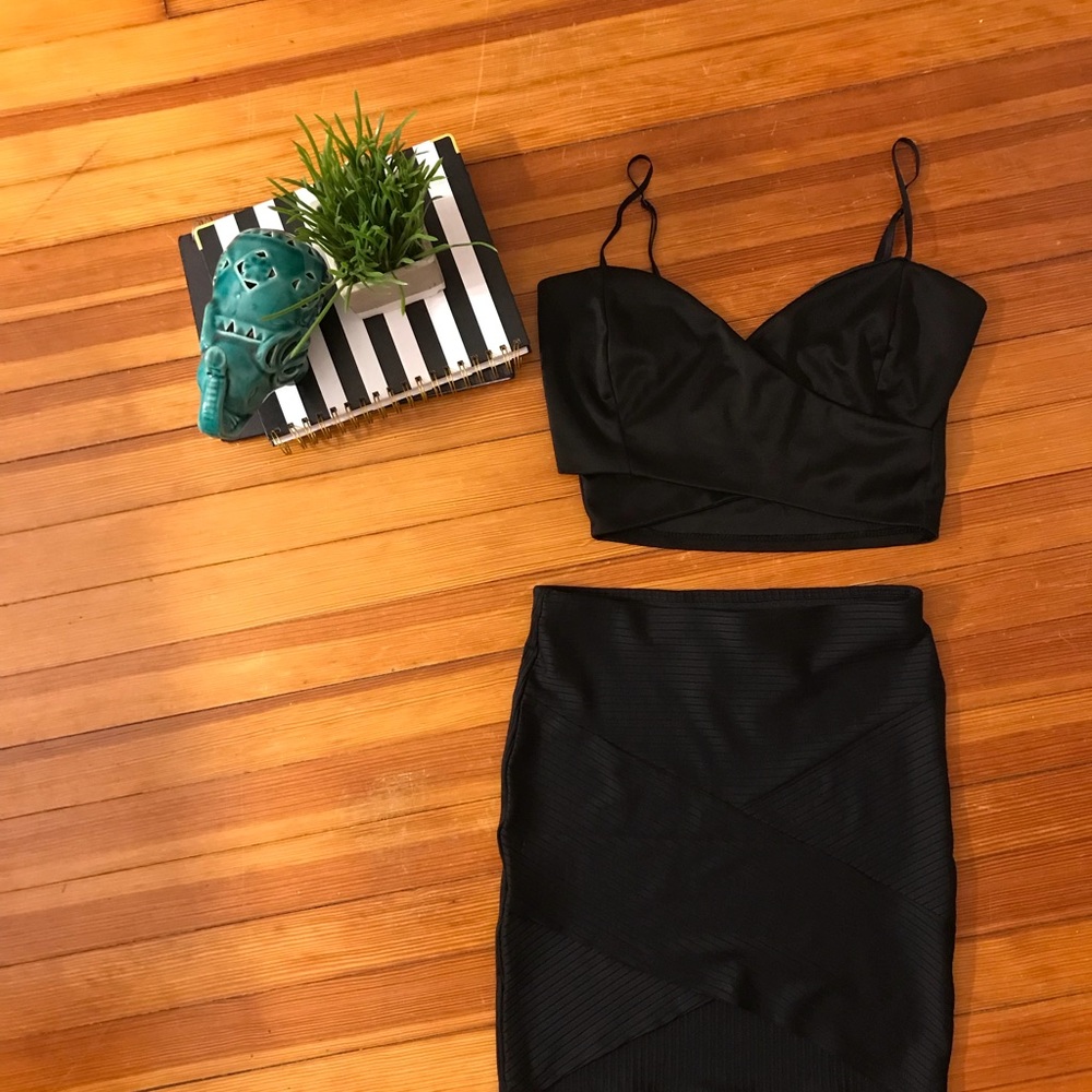 BUNDLE Outfit! Black Cris Crossed Crop Top Tank